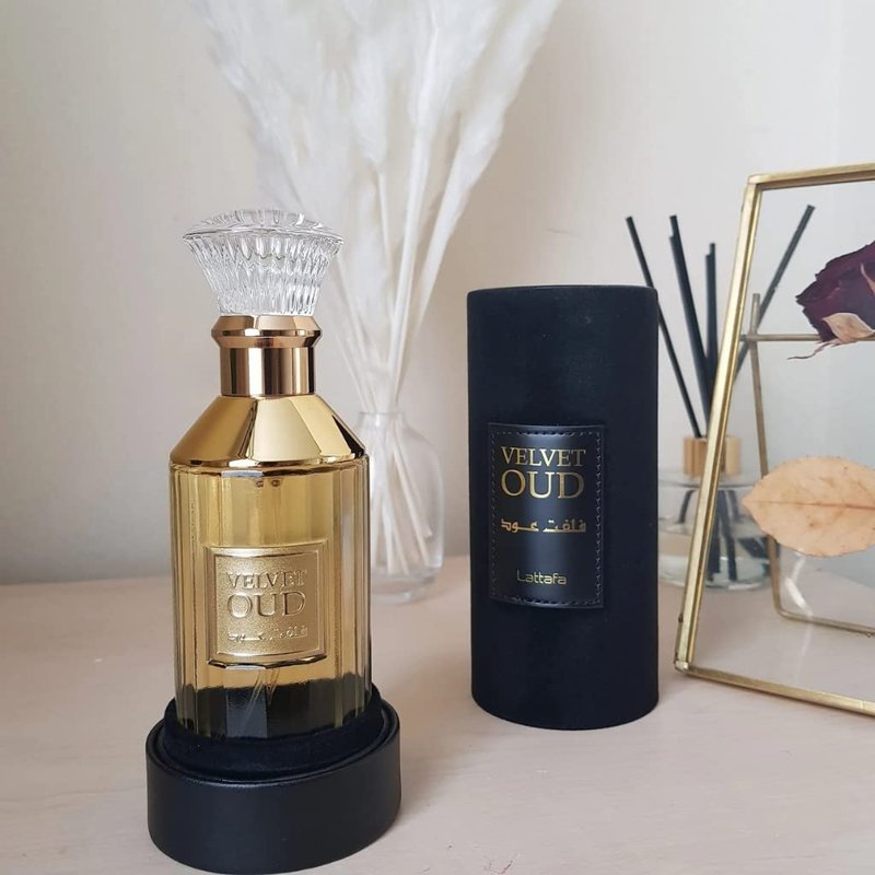 Lattafa Velvet Oud for Unisex Eau de Parfum Spray, 3.4 Ounce (Pack of 2)