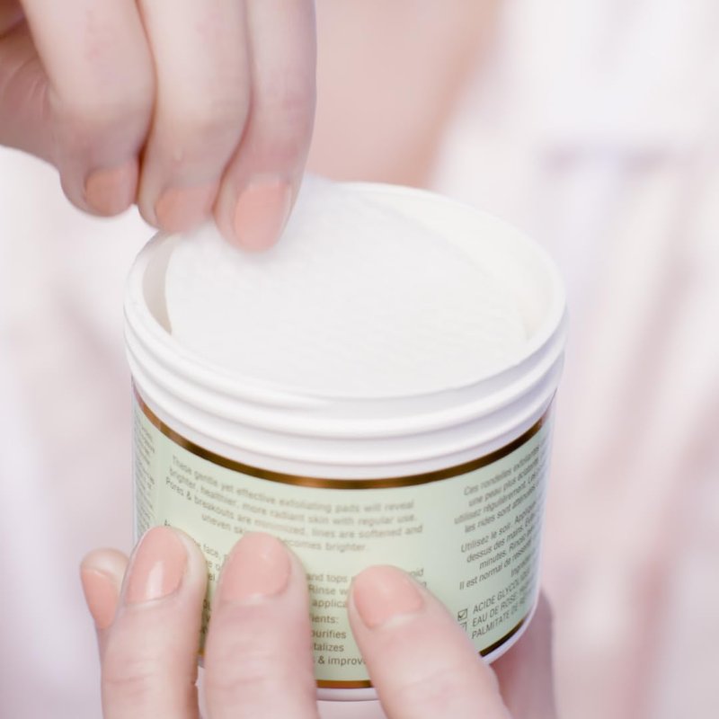 Pixi Beauty Glow Peel Pads | Exfoliating Treatment Contains 20% Glycolic Acid | Reveal Glowing Complexion | 60 Pads