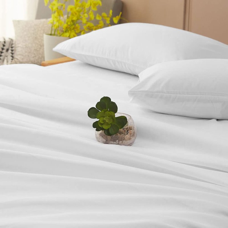 SONORO KATE Bed Sheet Set Super Soft Microfiber 1800 Thread Count Luxury Egyptian Sheets 16-Inch Deep Pocket Wrinkle and Hypoallergenic-4 Piece(Queen White)