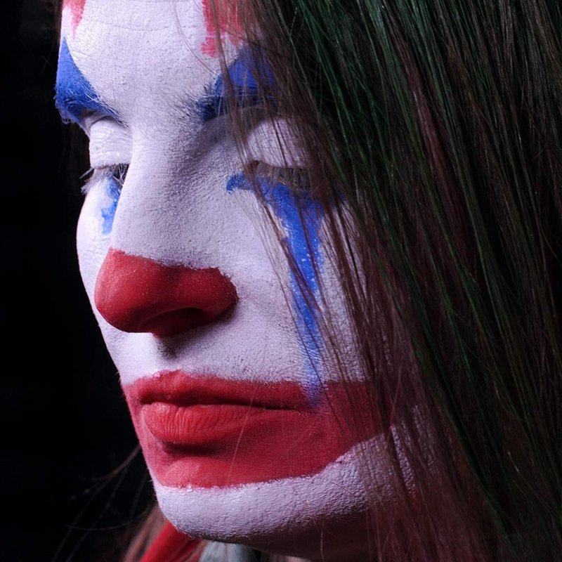 Graftobian Chaos Clown Makeup Kit - Complete 10 Piece Set for Joker Jester or Clown Halloween Costume - Full Color Instructions (Standard)