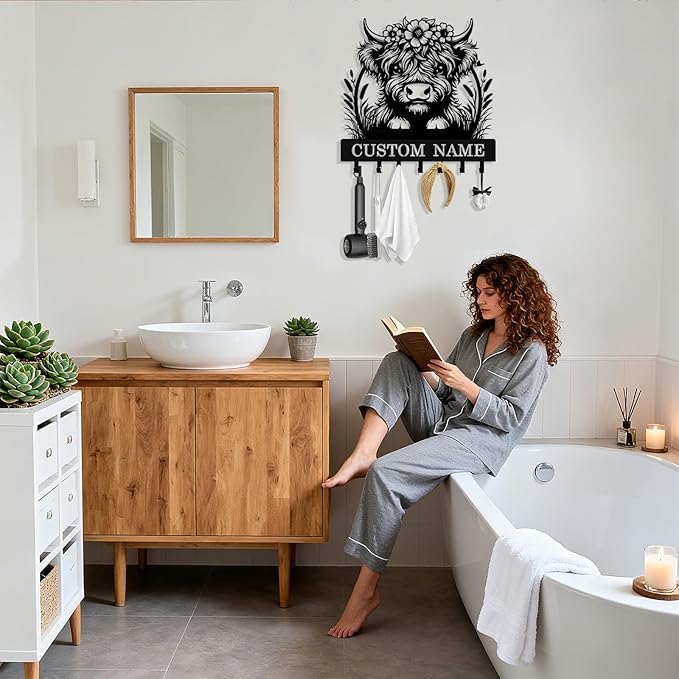 Syneiro Personalized Highland Cow Key Holder Wall Mount, Custom Metal Key Rack Key Holder with Name, Deer Cabin Wall Keys Hanger with Hooks for Entryway, Front Door, Hallway, Kitchen, Living Room