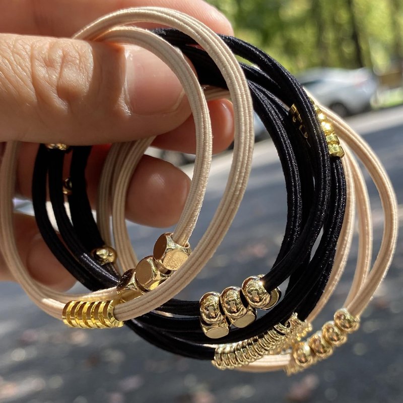 Black Boho Hair Ties Bracelets for Women, Cute Elastic Pony Tails Hair Ties No Damage Beaded Hair Accessories for Girls Decorative Hair Tie Bracelet with Bead Hair Bands with Gold Jewelry for Gifts