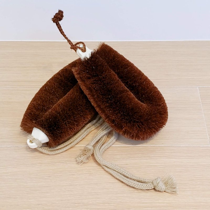 Narita-kun Body Scrubbing Brush with String