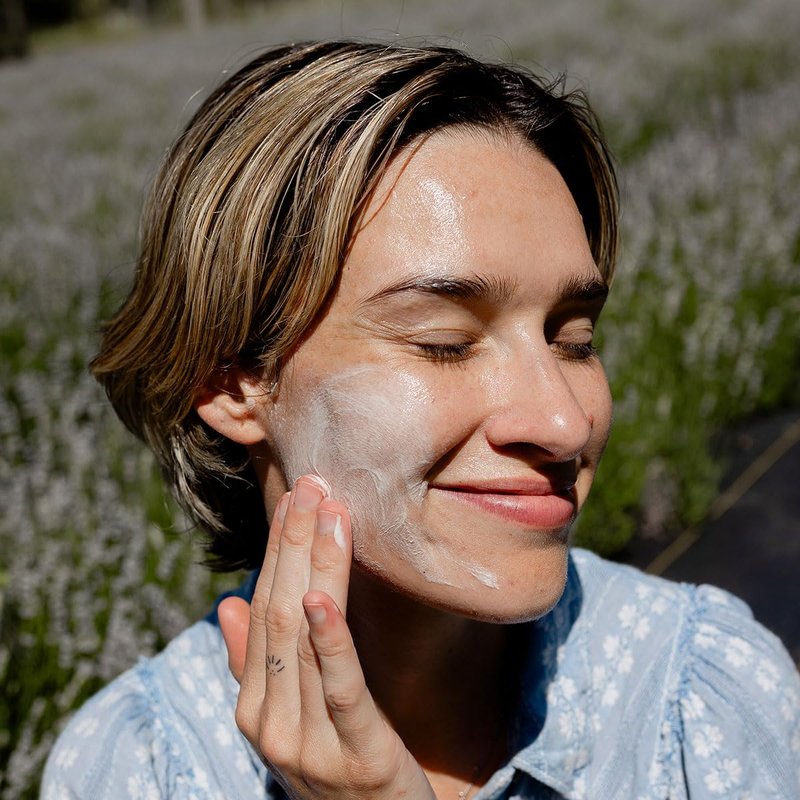 evanhealy Blue Lavender Cleansing Milk | Soothe & Calm Reactive Skin | Moisturizing Gentle Deep Clean For Sensitive Skin