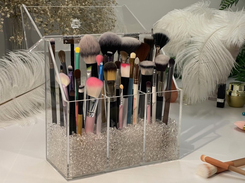 VASERDDY Acrylic Makeup Organizer,Cosmetic Brush Storage Box With 3 Brush Holders Holder Dust Cover, Large-capacity Split Design Can Quickly Organize the Desktop with3 bags of transparent pearls