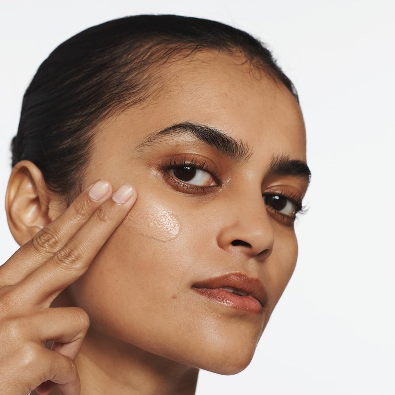 Clinique Superbalanced Oil Free Liquid Foundation Makeup For Dry to Oily Skin Types | Hydrating + Moisturizing | Moderate Coverage + Natural Finish, Sand, 1 Fl Oz