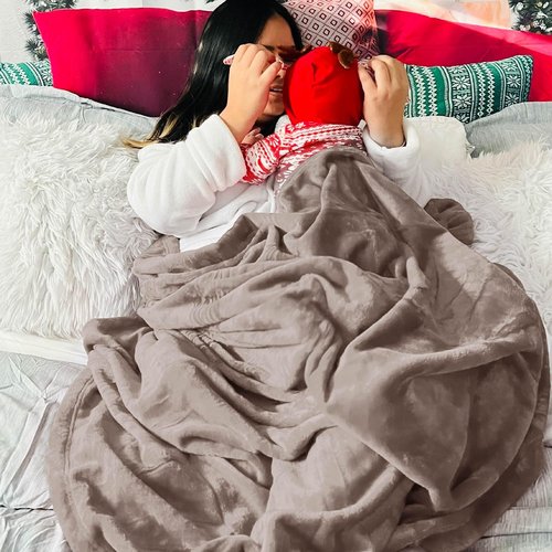 Bedsure GentleSoft Fleece Throw Blanket - Lightweight Plush Cozy Blanket for Couch, Mocha Brown, 50x60 Inches