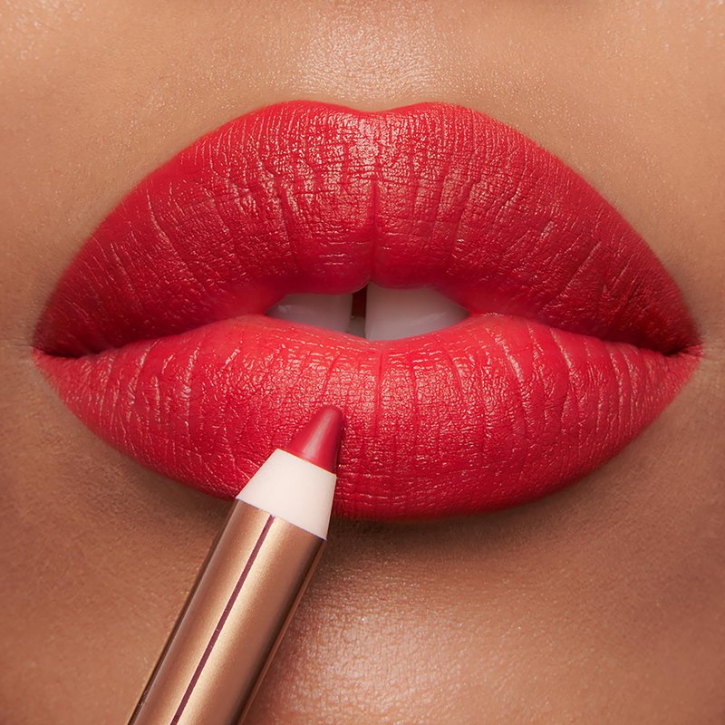 Charlotte Tilbury Lip Cheat Lip Liner Pencil - Gives Lips a Fuller-Looking, Defined Pout - Enriched with Jojoba Oil & Hyaluronic Acid - Waterproof, Smudge-Proof & Transfer-Proof - Red Carpet Red