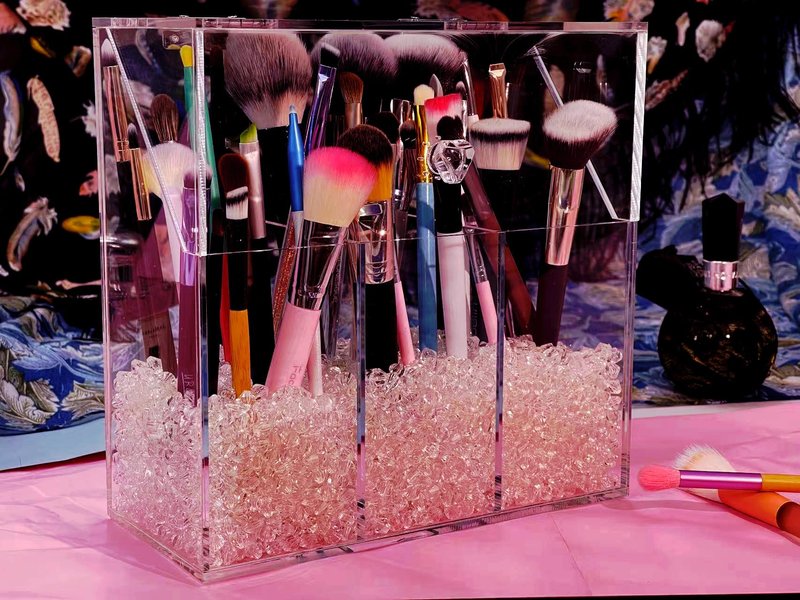 VASERDDY Acrylic Makeup Organizer,Cosmetic Brush Storage Box With 3 Brush Holders Holder Dust Cover, Large-capacity Split Design Can Quickly Organize the Desktop with3 bags of transparent pearls