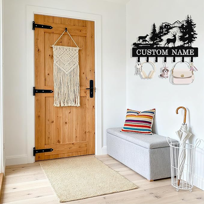Syneiro Personalized Deer Key Holder Wall Mount, Custom Metal Key Rack Key Holder with Name, Deer Cabin Wall Keys Hanger with Hooks for Entryway, Front Door, Hallway, Kitchen, Living Room