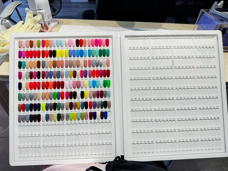 Acycoin2A 528 Nail Gel Polish Display Chart Acrylic Nail Art Sample Book Salon Color Exhibit Tools Showing Shelf with False Tips and Number Sticker
