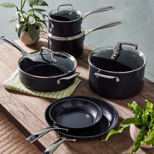 Le Creuset Non-Stick Ceramic Saucepan - 2 Qt with Glass Lid for Effortless Cooking
