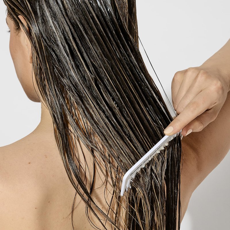 Bumble and bumble. Bond-Building Hair Repair Conditioner | Strengthens and Prevents Breakage | Smooths Frizz, Adds Shine | For Damaged Curly, Wavy, Straight Hair Types, 2 Fl Oz